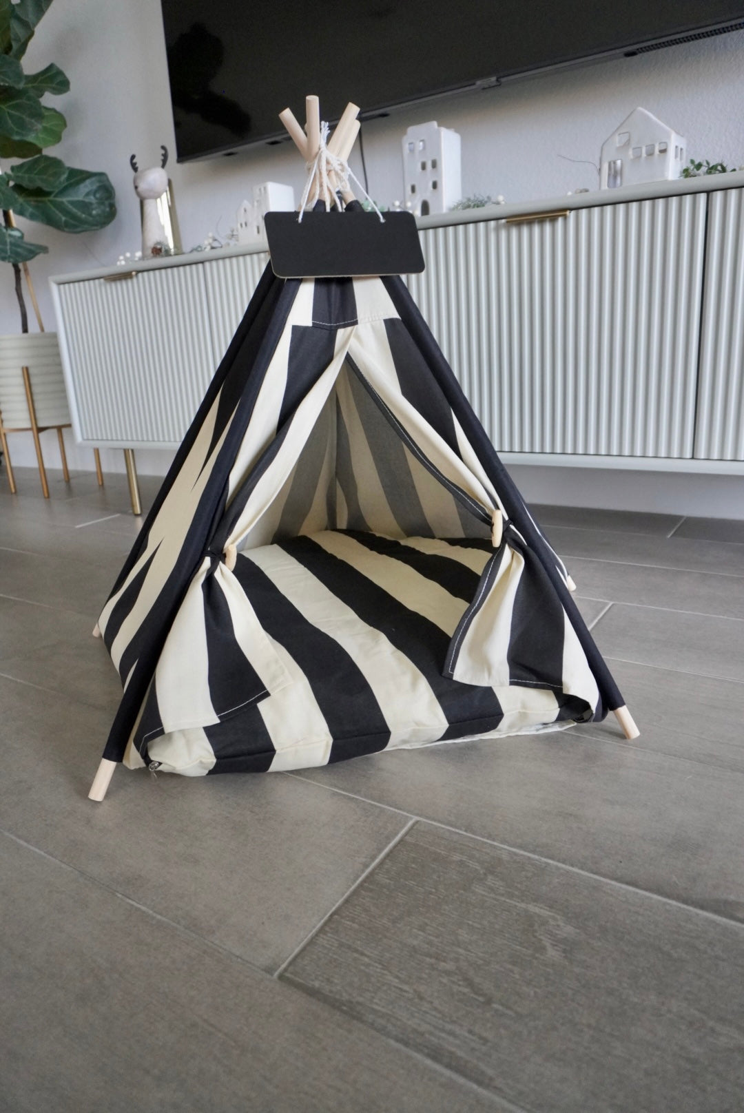 Anti Anxiety Teepee Pet Bed.